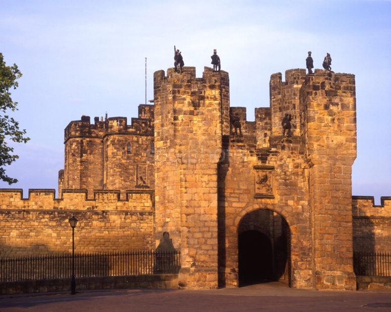 Alnwick Castle WEB