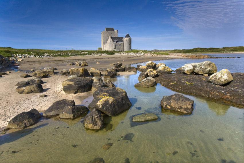 Y3Q9035 Breachacha Castle From Beach Isle Of Coll