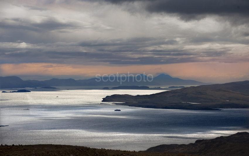 DSC 7518 DRAMATIC VIEW FROM GLEN SANDA TO JURA