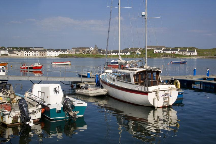 WY3Q1440 Port Ellen Harbour Islay