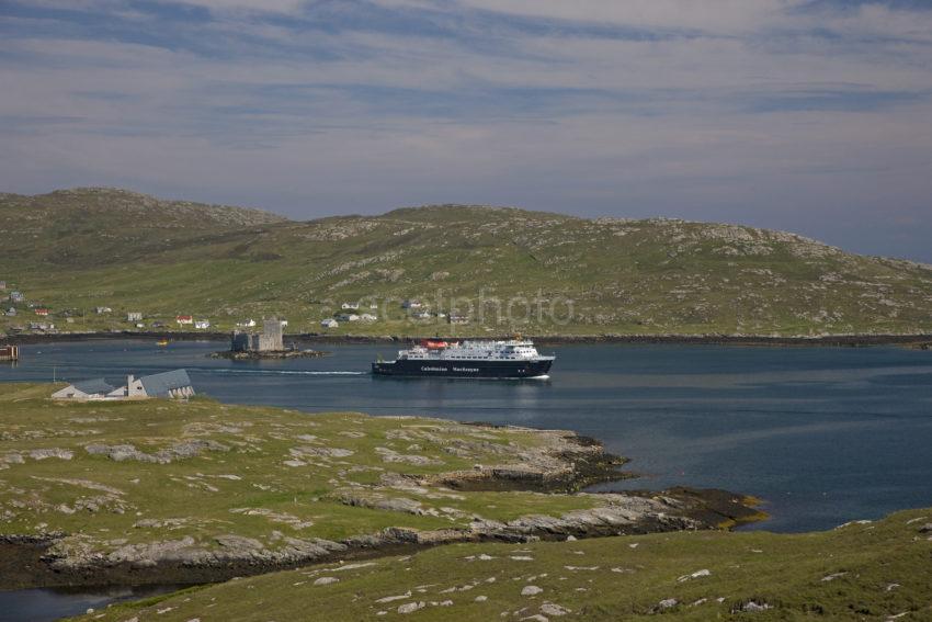 I5D0064 M V Clansman Departs Castlebay