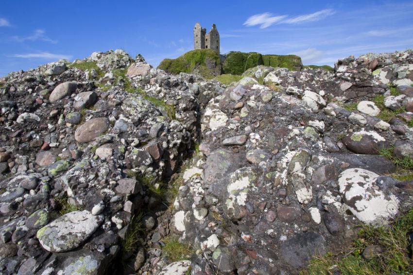 WY3Q5305 Dramatic Pic Of Gylen Castle With Pudding Stone Kerrera