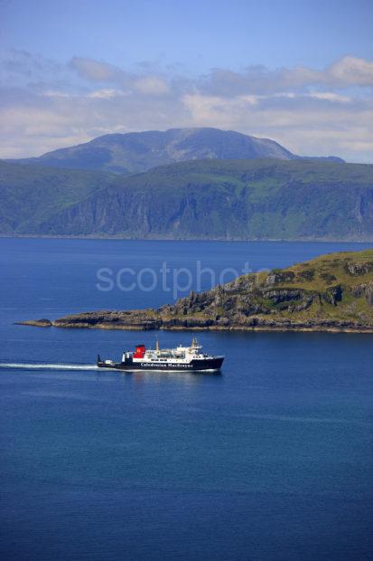 PORTRAIT HEB ISLES FROM EASDALE