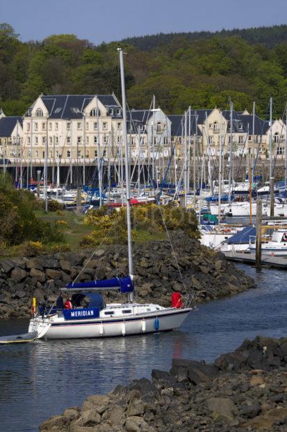 Yacht Enters Kip Marina