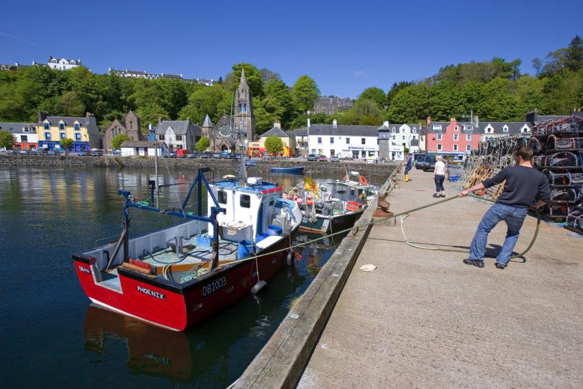 WY3Q9870 Action On The Pier At Tobermory 25MG