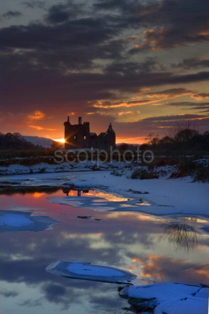 I5D0474 The Sunsets Behind Kilchurn Castle On Loch Awe