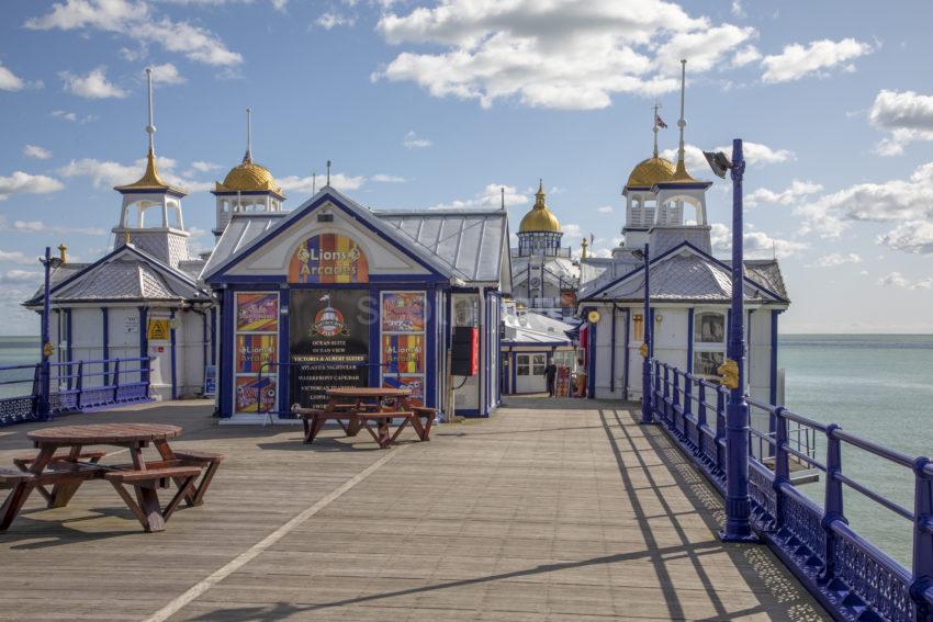 1ef69aca 198a0003 Eastbourne Pier