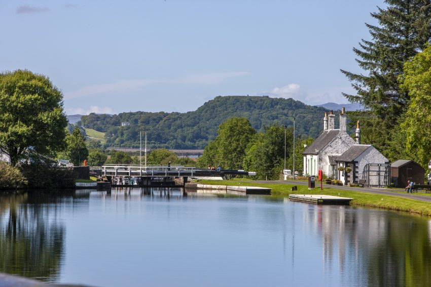 1Z6E2055 Crinan Canal