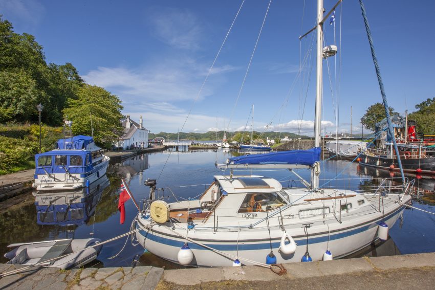 1Z6E2062 Crinan Canal