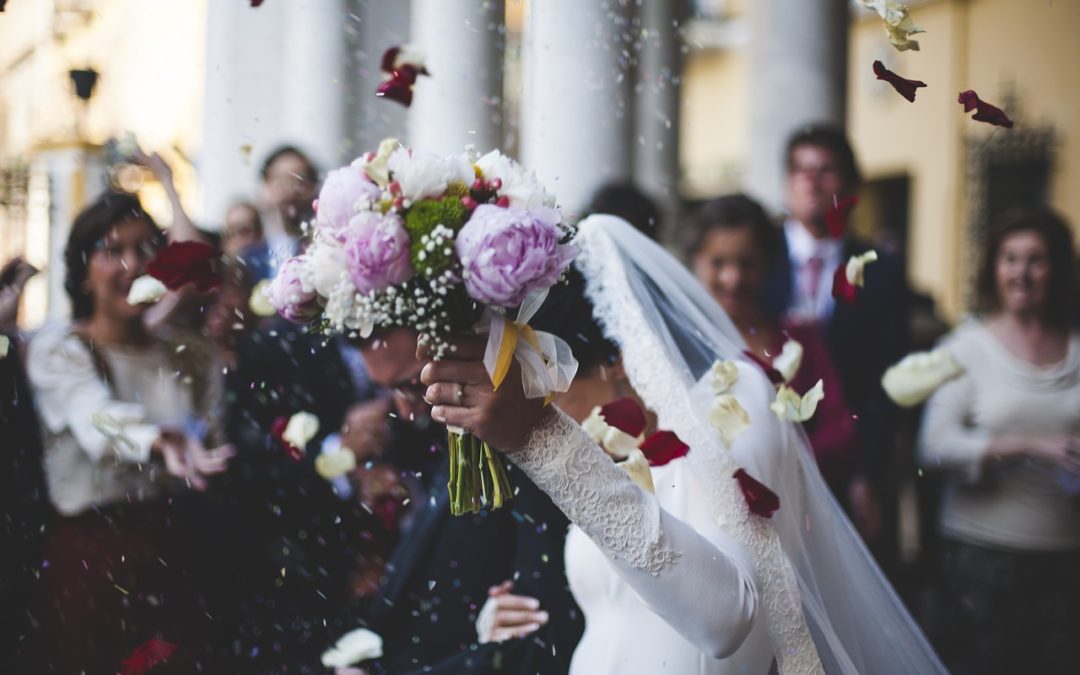 COVID-19 : Mariages et cérémonies funéraires quelles règles à respecter ?