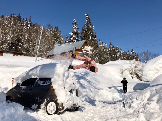 スノーボーダー流 車の屋根雪の新しい除雪方法 スノーボード最新トレンドラボ
