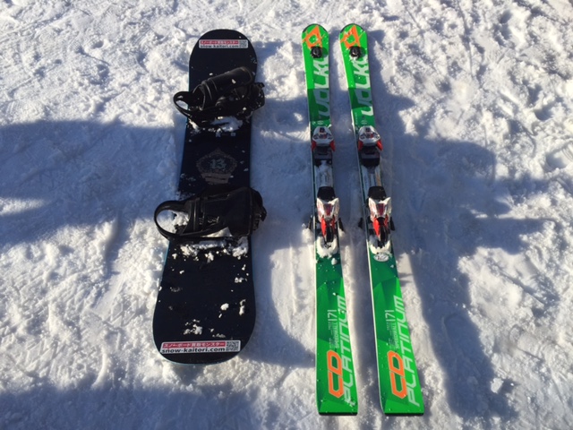 スキーとスノーボードの写真