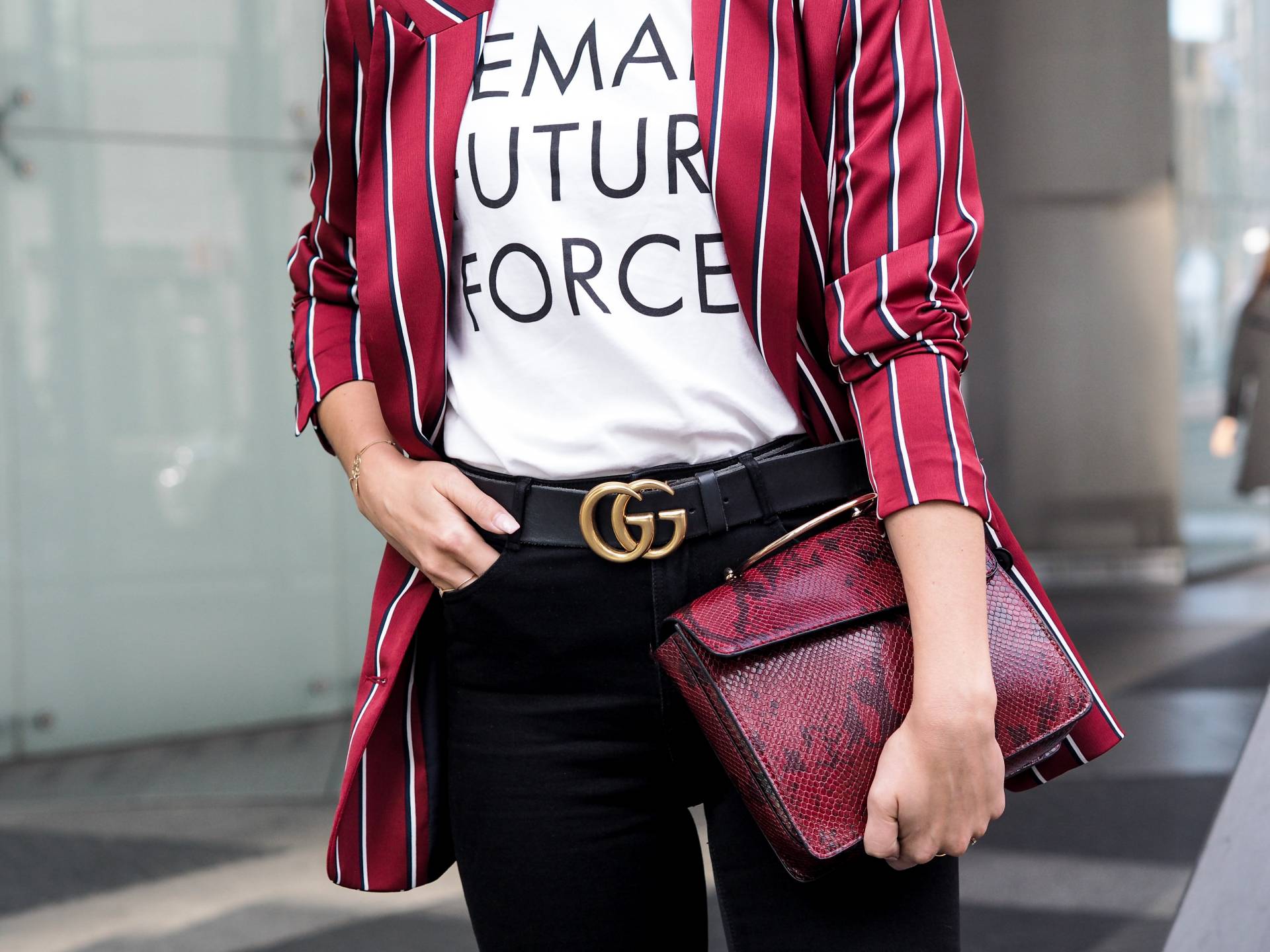 style-appetite-berlin-fashion-week-outfit-1-streifenblazer-gucci-statement-t-shirt