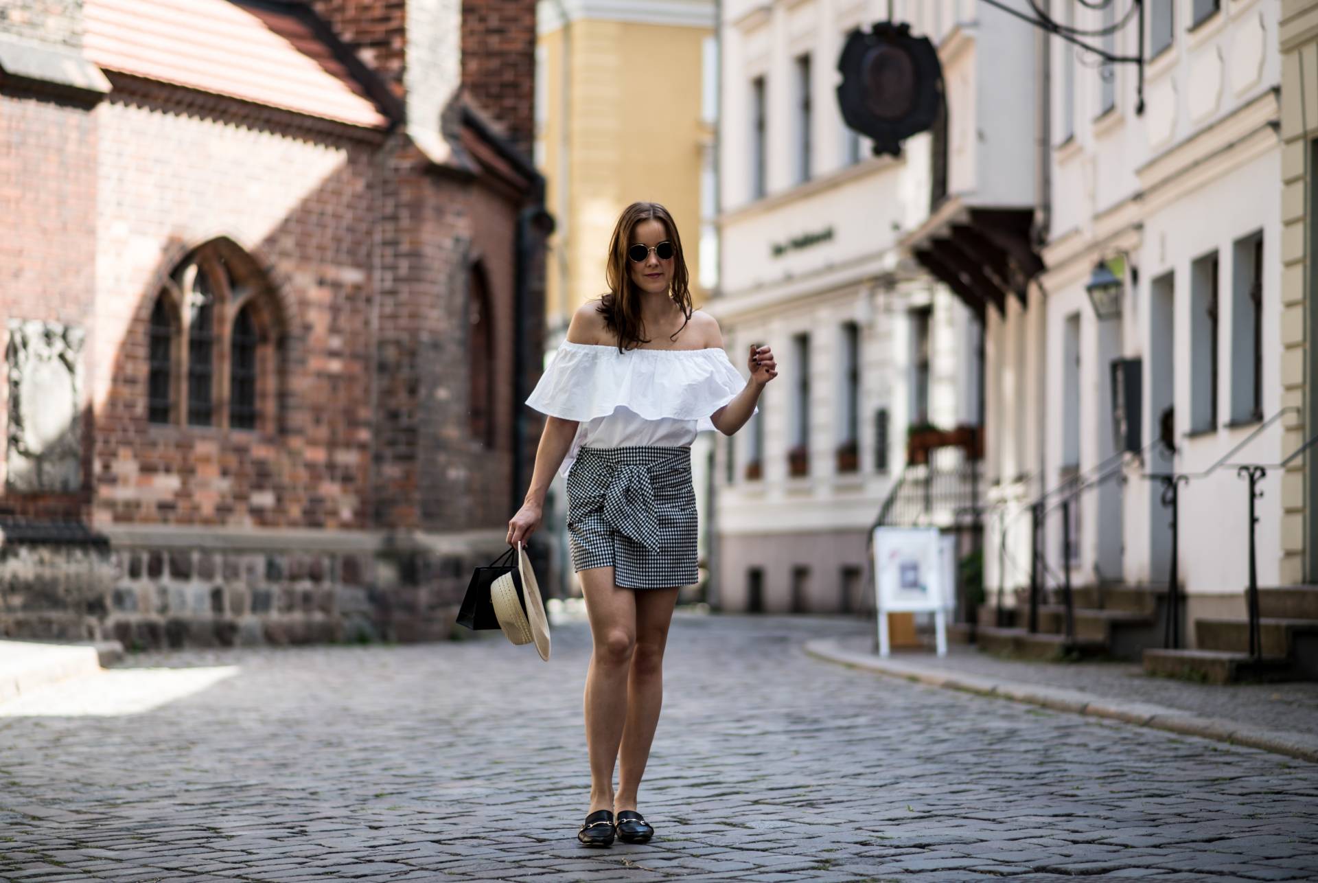 style-appetite-sommer-in-berlin-mit-gingham-shorts-chanel