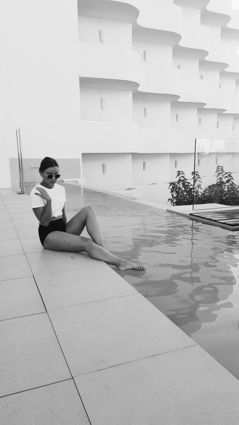 STYLE-APPETITE-TRAVEL-find-me-by-the-pool