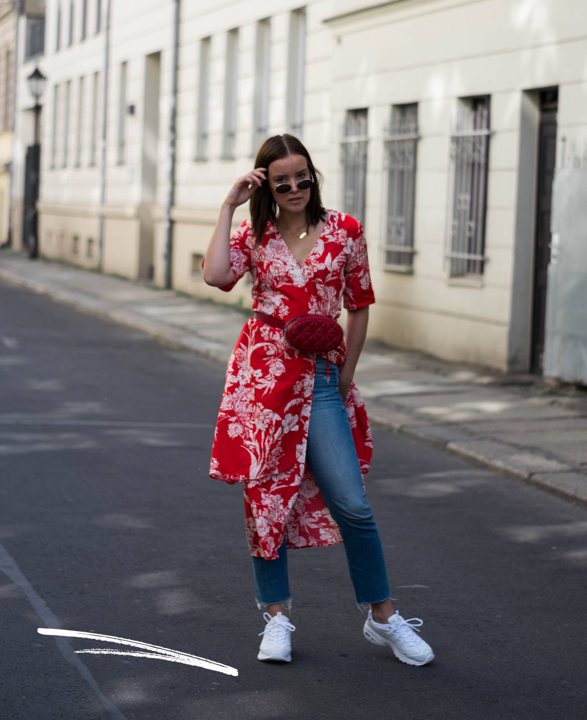 style-appetite-about-fashion-no-gos-trends-outfit-with-ugly-sneakers-belt-bag