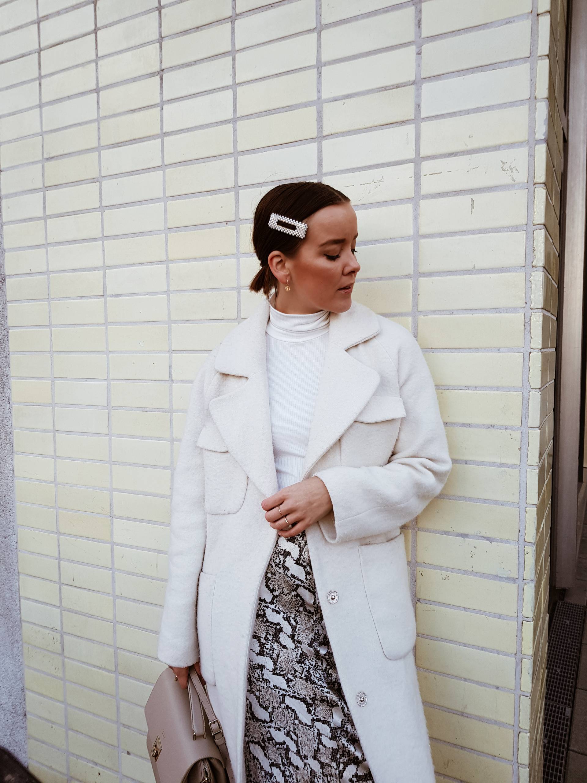 style-appetite-life-update-new-blog-job-routine-snakeprint-skirt-turtleneck