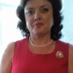 Автор матеріалу: Ніколаєва Олена Василівна Автор матеріалу: 1 вересня: сценарій урочистої лінійки