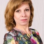 Автор матеріалу: Бачурська Тетяна Анатоліївна Автор матеріалу: Сценарій заходу “Я по світу іду в вишиванці”