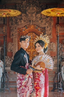Pawiwahan Gung Yoga & Silvia​