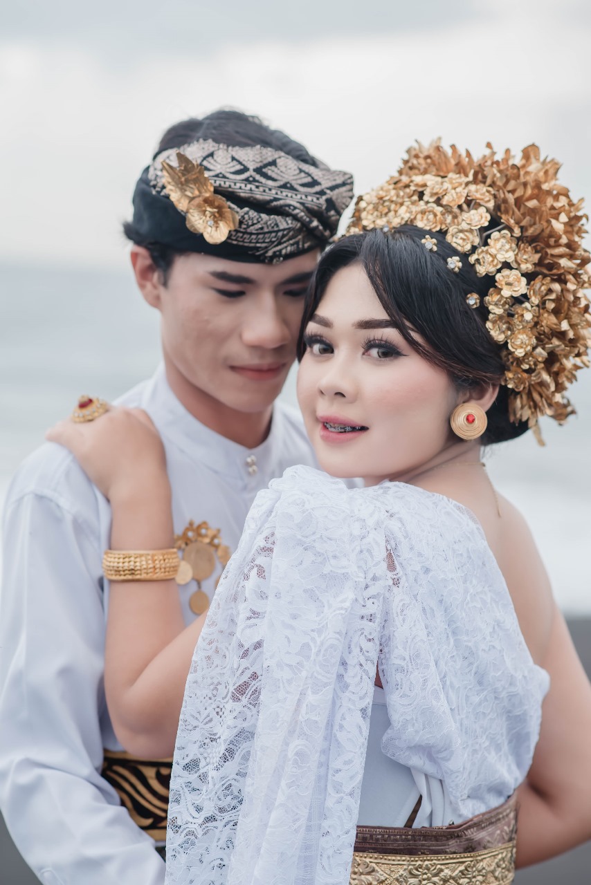 Pawiwahan Juniarta & Devi