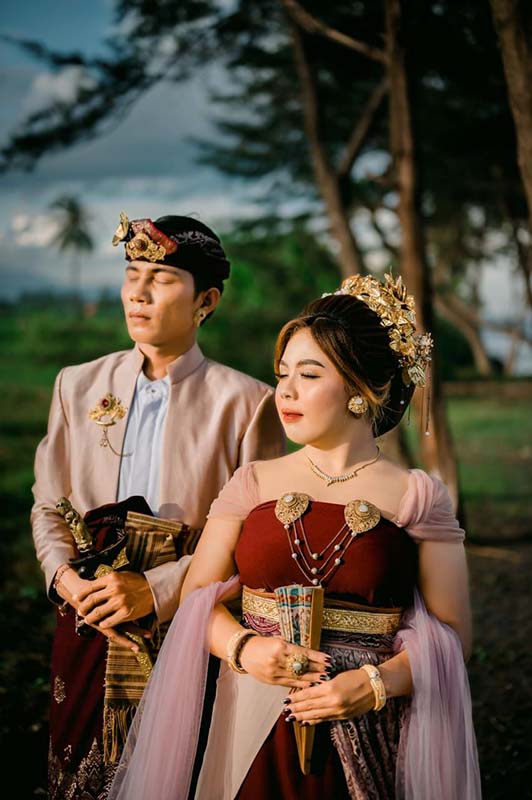 Pawiwahan Lotro & Rina