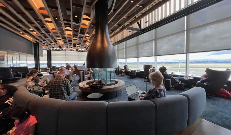 Seattle-Tacoma International Airport – SEA – Washington – Alaska Airlines Lounge – March 2022