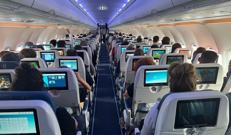 Air Transat Airbus A321 – YQB to YUL – July 2023