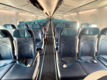 Korean Airlines Boeing 777-300ER Cabin SIN-ICT - October 2019