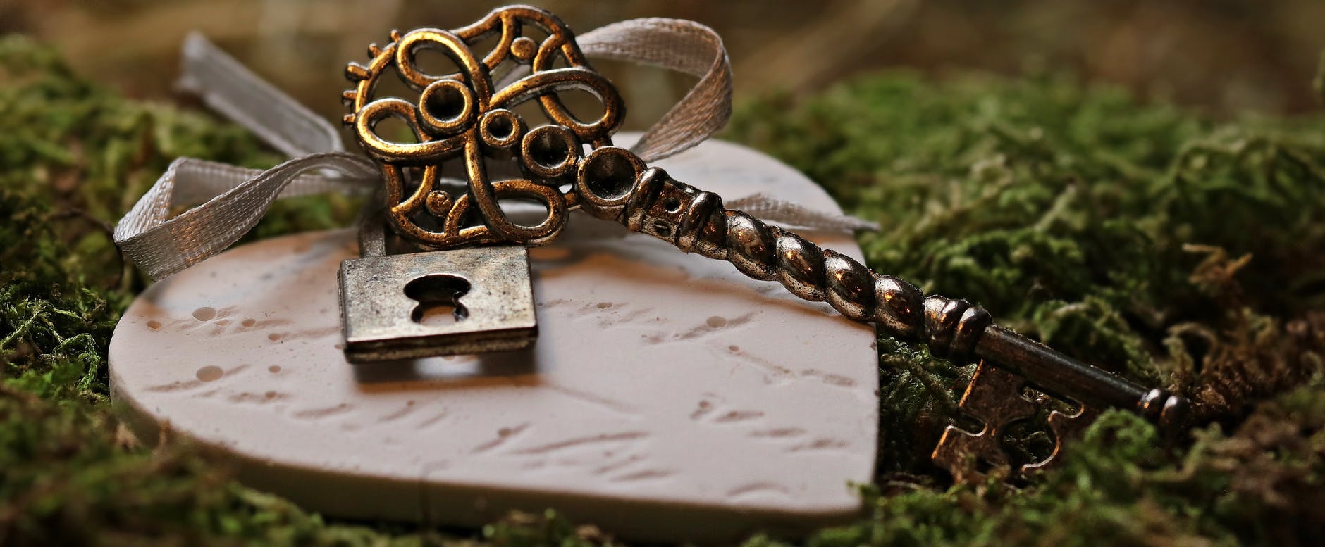 Key and heart, like Zachary in the Starless Sea