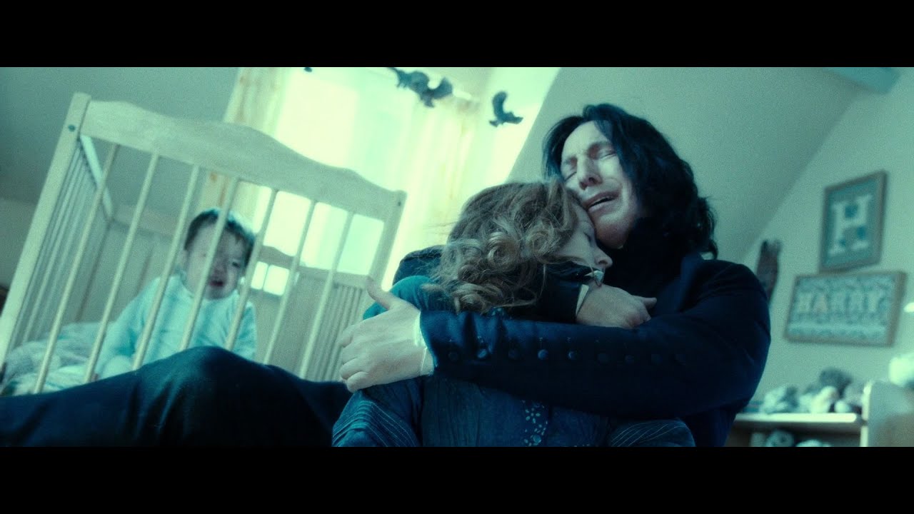 Snape holds Lily Potter's body in Godric's Hollow