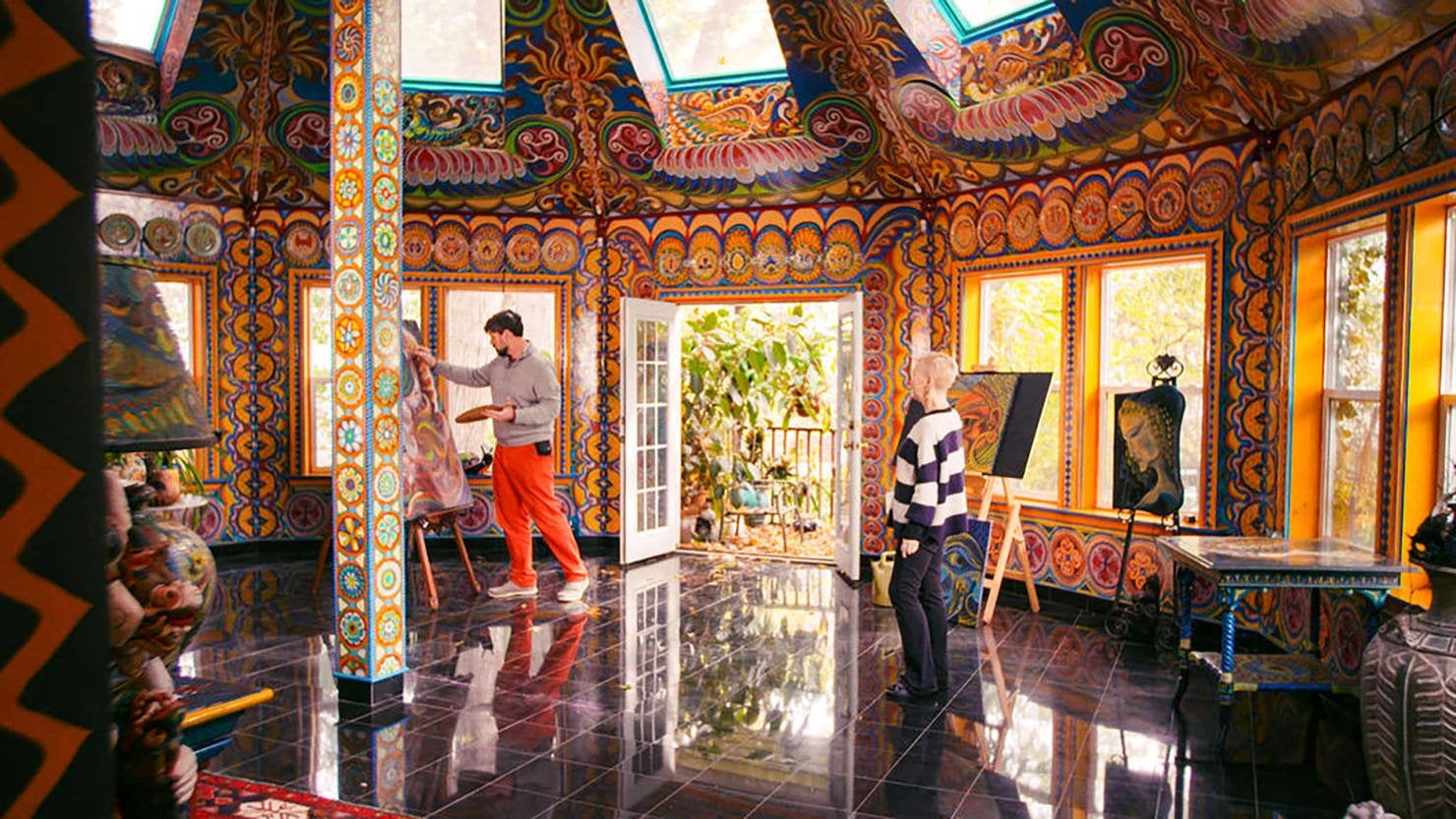 A colorful room featured in season one of Amazing Interiors.
