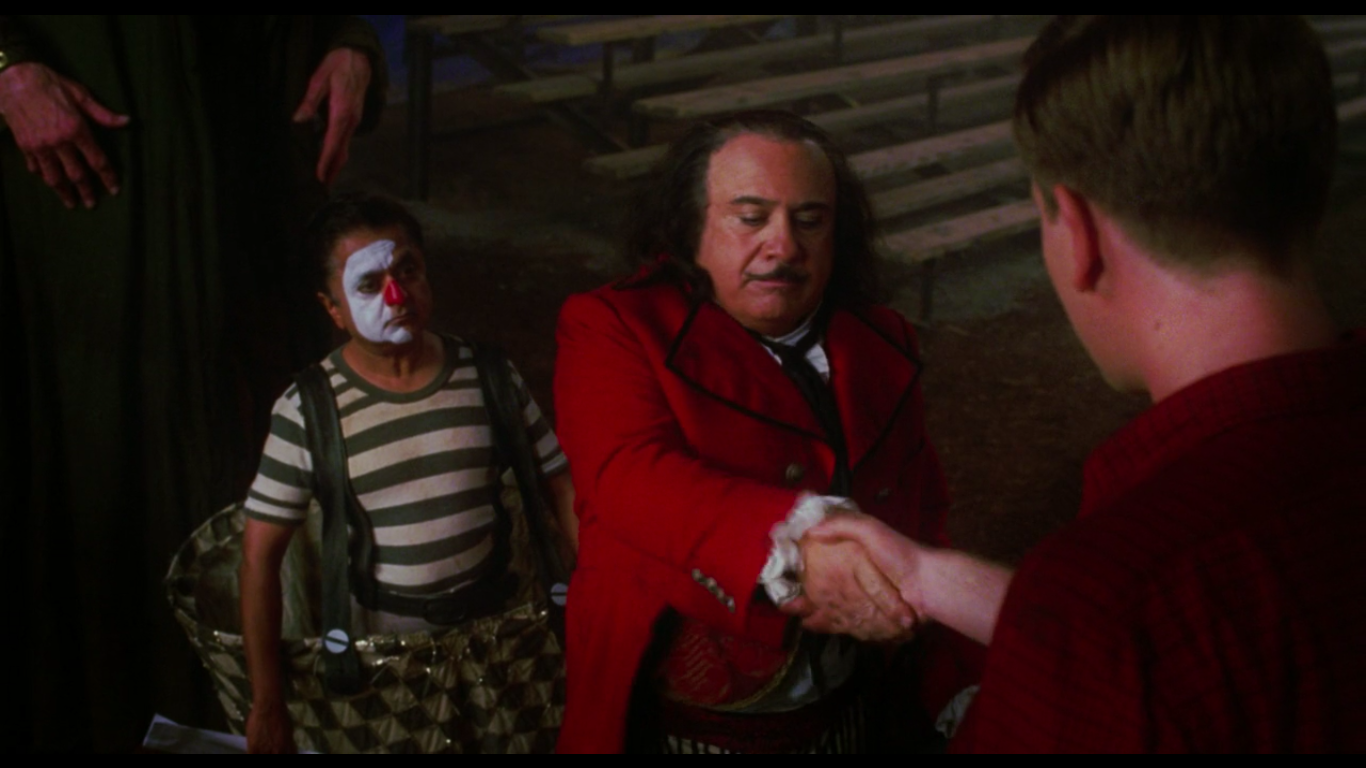 Edward Bloom shakes hands with Amos in the film Big Fish. 