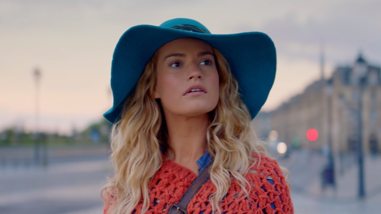 in Mamma Mia 2, Donna Sheridan has just arrived in Paris. She has her blonde hair down and is wearing a big, blue hat.