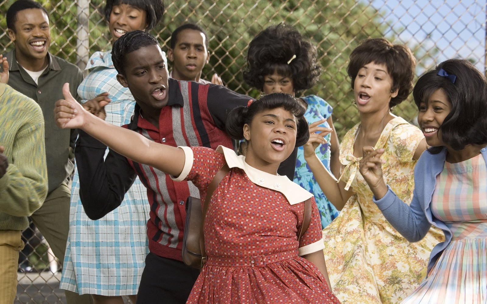 Seaweed's younger sister, Little Inez, dances and sings outside with her brother and their friends.