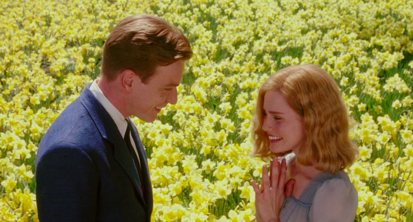 Sandra and Edward stand in a field of daffodils in the movie Big Fish.