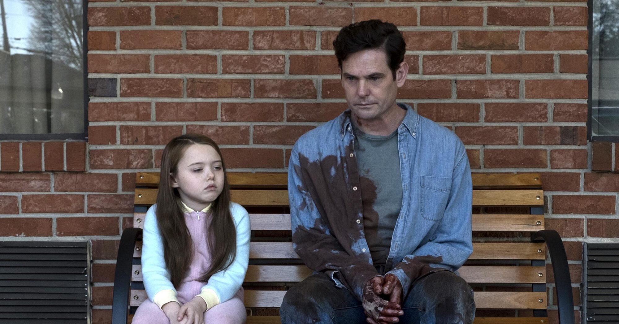 Hugh Crain and daughter sit together after the mental breakdown and untimely death of mother Olivia Crain.
