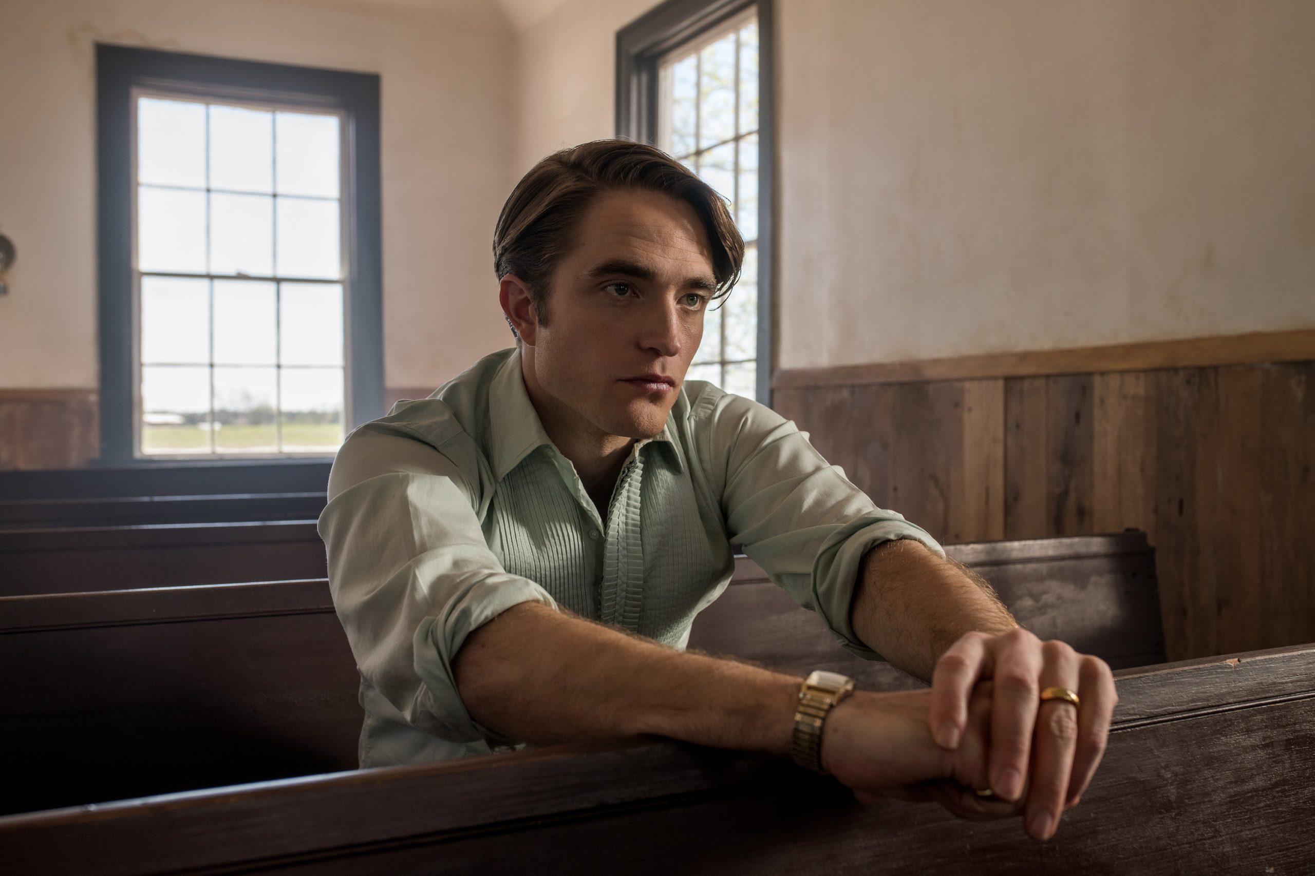 Robert Pattinson as the reverend in the movie The Devil All The Time. 