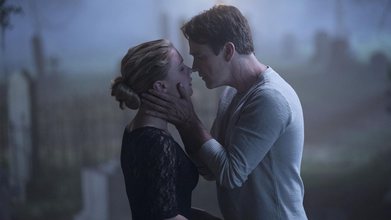 Sookie Stackhouse and Bill Compton stand in a cemetery embracing in True blood.