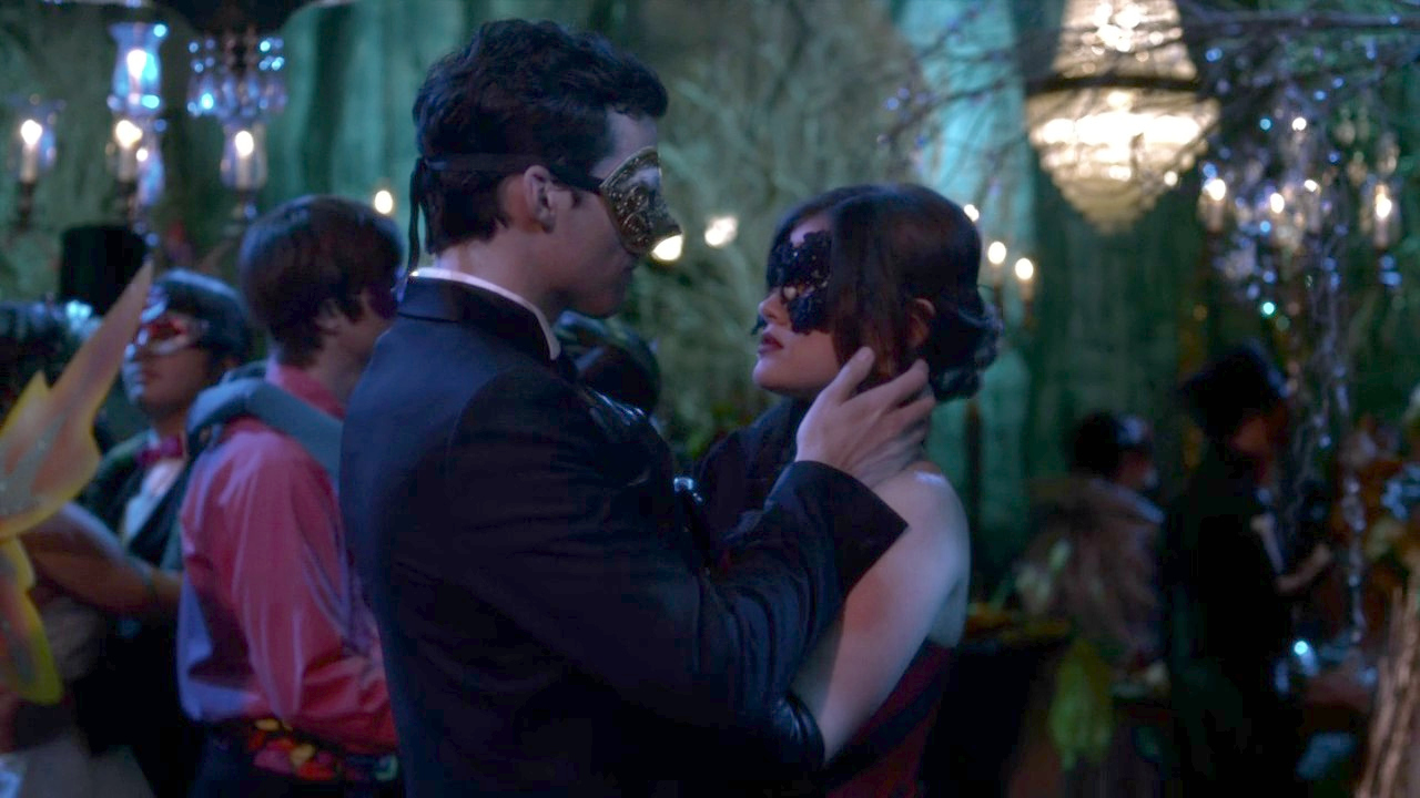 Pretty Little Liars' Ezra and Aria