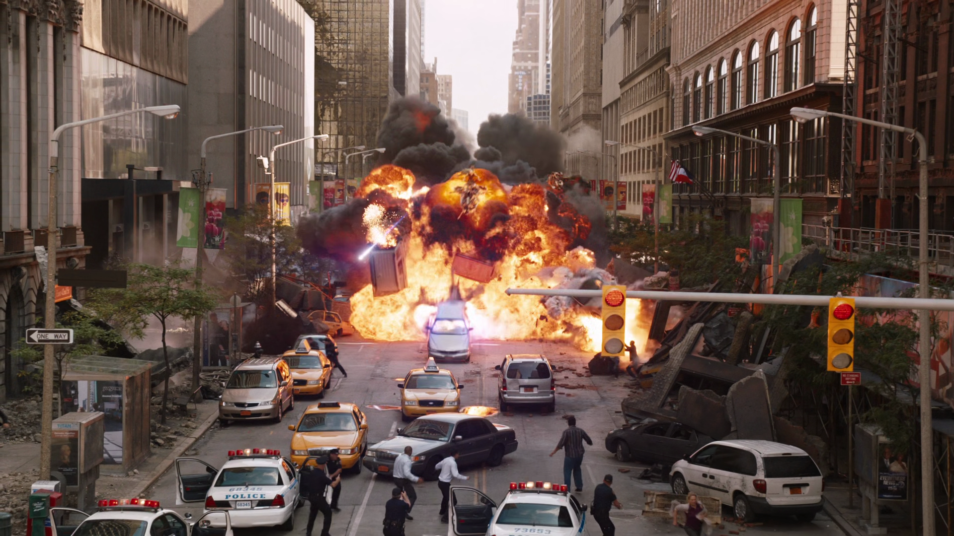 New York City is torn apart in the final battle of Avengers as the superheroes fight an alien army.