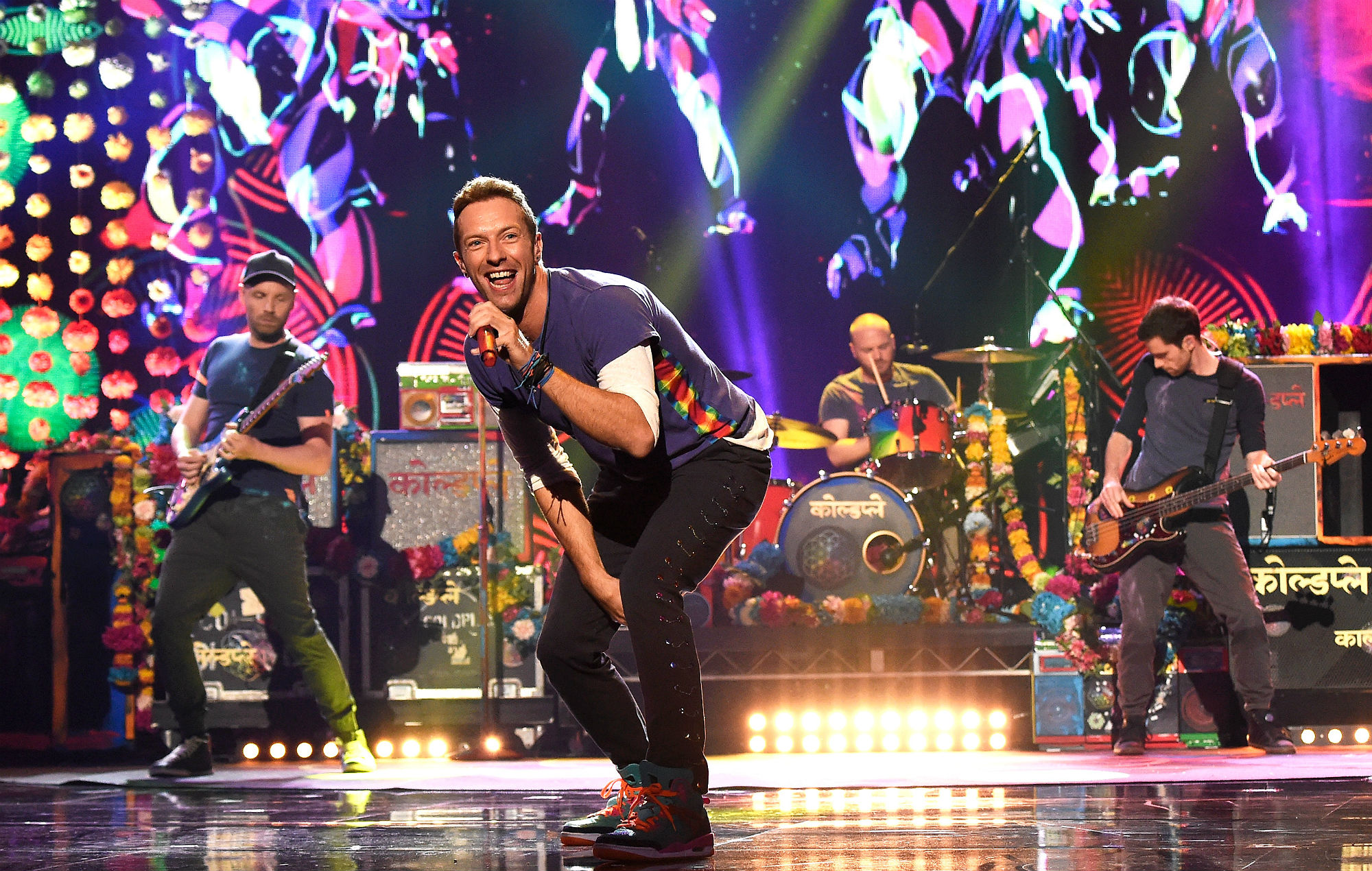 Coldplay performs a song from their A Head Full of Dreams album.