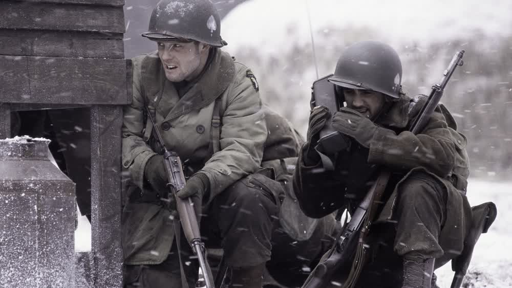 Two soldiers prepare for the attack on Foy. (Photo by HBO)