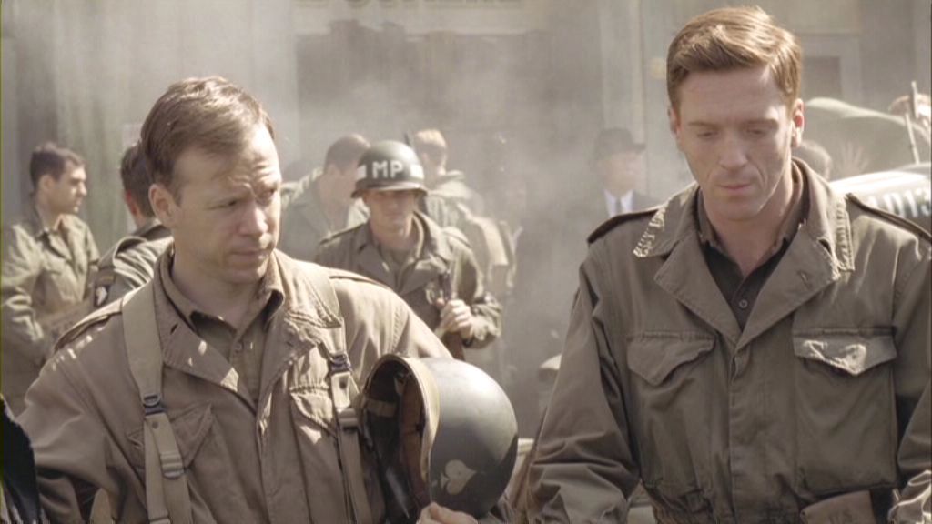 Lipton and Winters wait for their orders. (Photo by HBO)