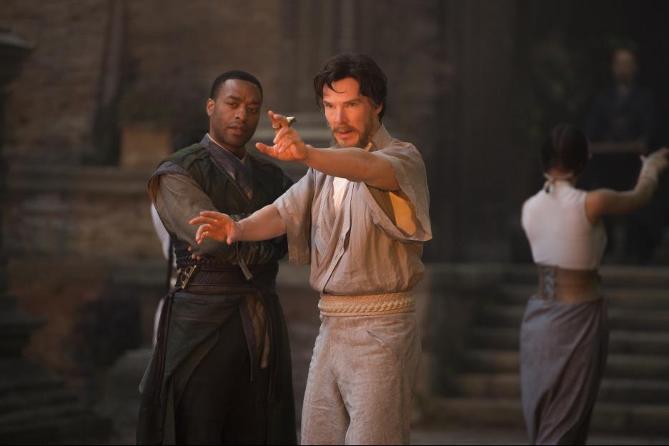 Chiwetel Eijofor as Baron Mordo teaching Benedict Cumberbatch as Stephen Strange how to use a sling ring in the courtyard of Kamar-Taj.