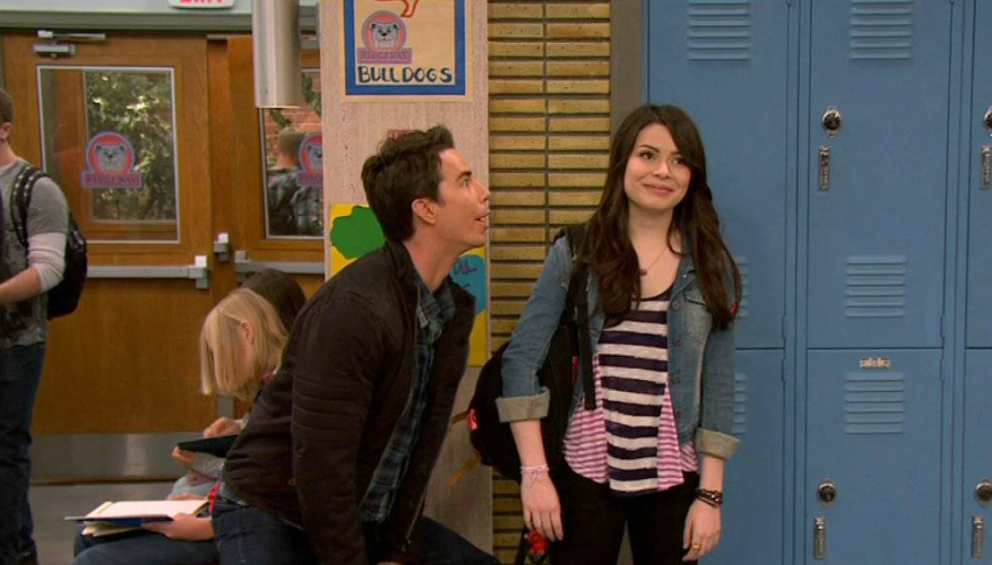 Spencer teases Carly in front of her locker at school. 