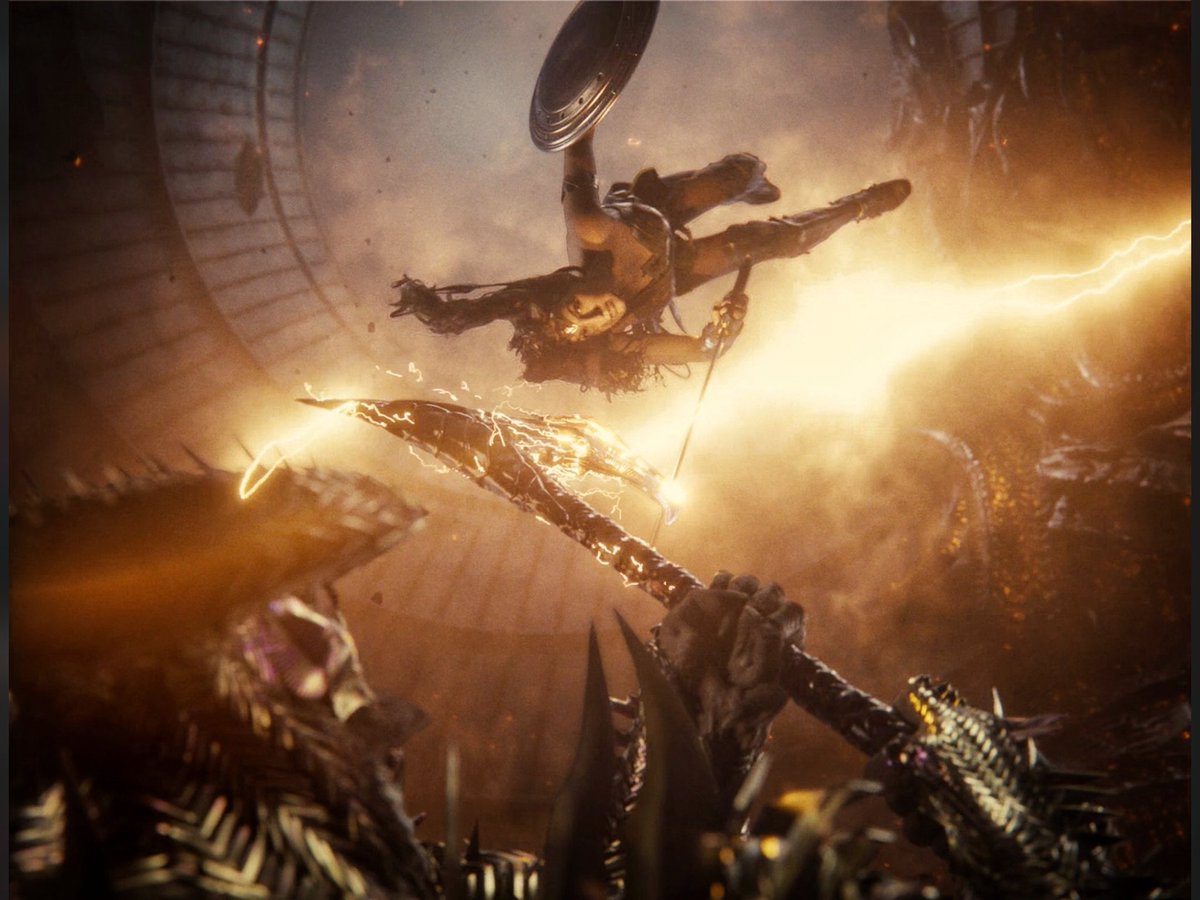 Wonder Woman attacking Steppenwolf from above (Source: Warner Bros).