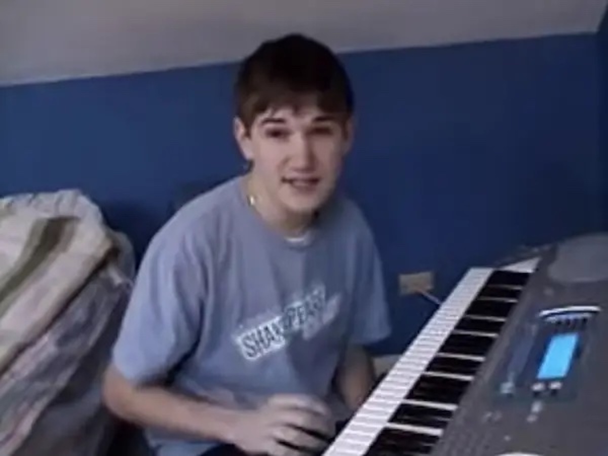 My Whole Family... YouTube, uploaded by boburnham. 21 Dec. 2006. A young Bo Burnham in front of his keyboard. 