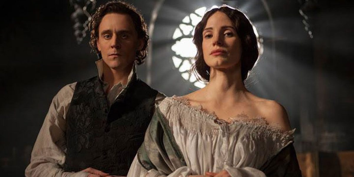 Tom Hiddleston as Sir Thomas Sharpe and Jessica Chastain as Lady Lucille Sharpe in Crimson Peak (2015).