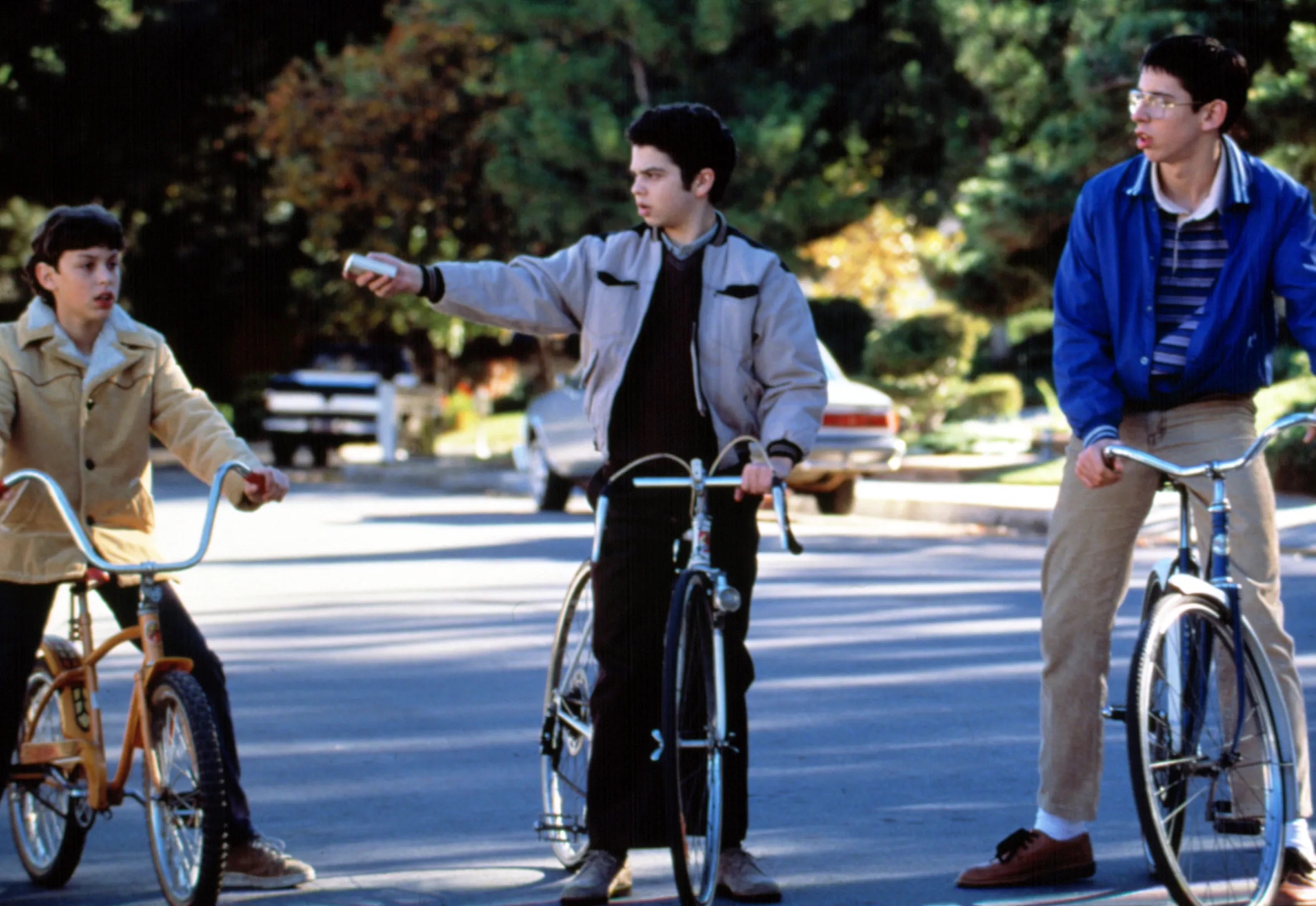 The beloved Stranger Things trio searching for their friend Will on bikes, similar to the Geeks.